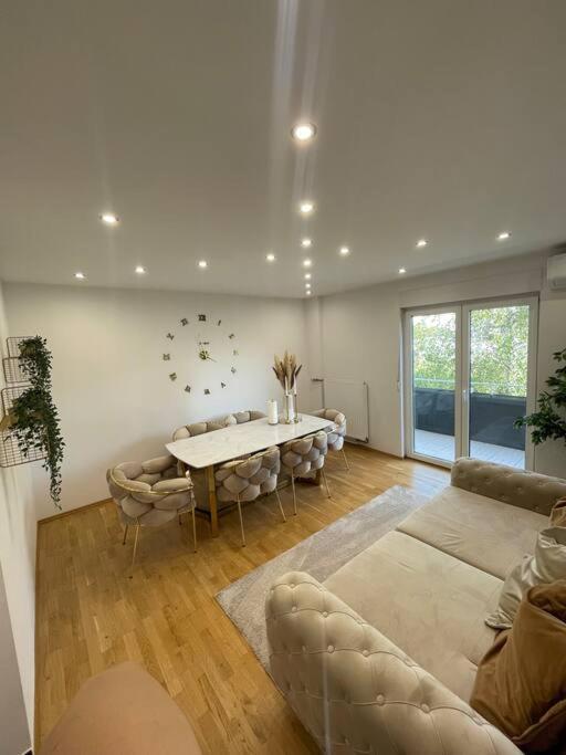 Moderne Wohnung In Der Naehe Vom Parndorf Outlet! Bruckneudorf المظهر الخارجي الصورة
